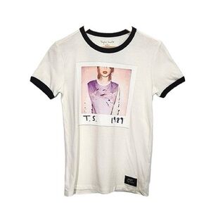 Taylor Swift 1989 world tour tshirt-xs